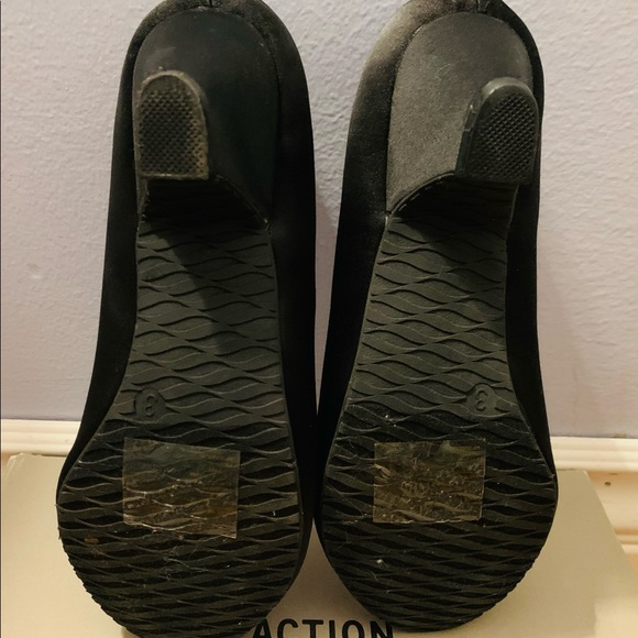 Reaction Kenneth Cole Black Heels - Picture 4 of 4